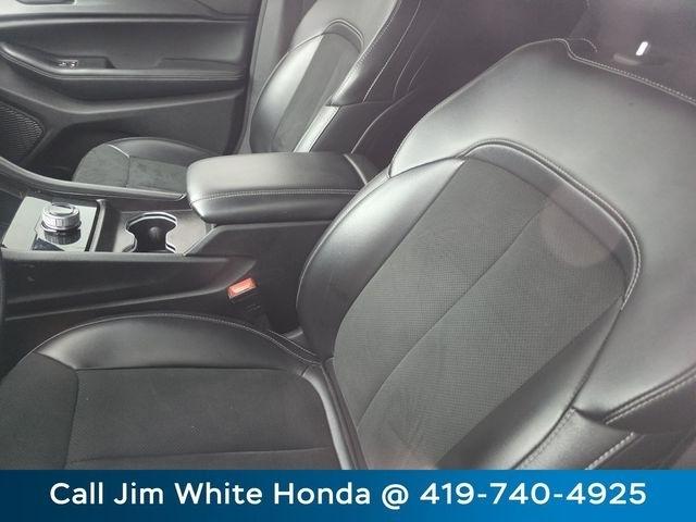 Jeep Grand Cherokee L Laredo 4WD 2024