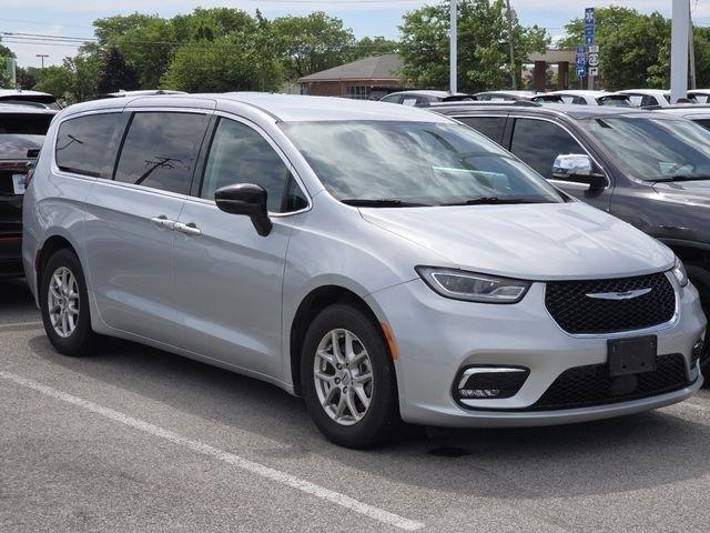 Chrysler Pacifica Touring L 2024