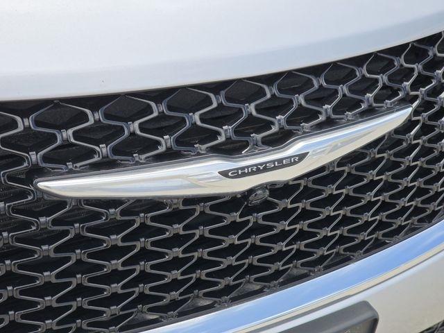 Chrysler Pacifica Touring L 2024