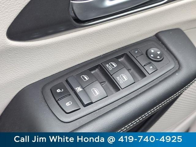 Chrysler Pacifica Touring L 2024