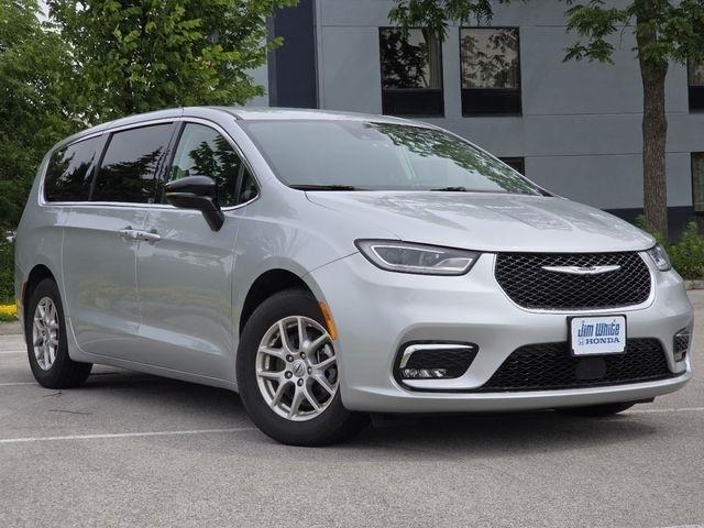 Chrysler Pacifica Touring L 2024