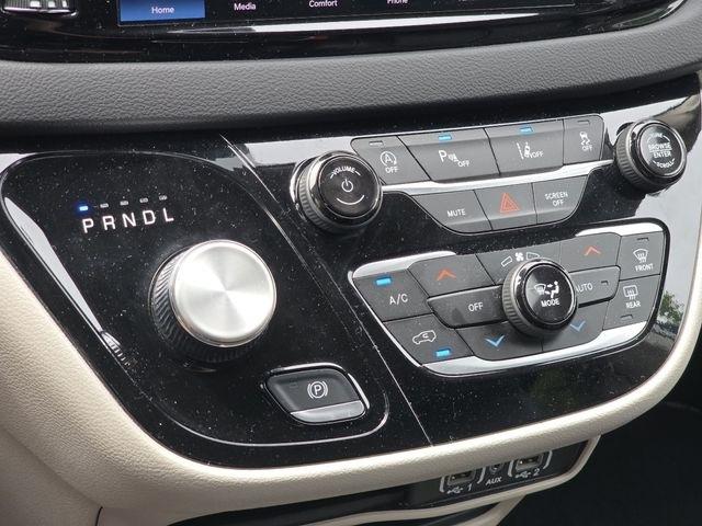 Chrysler Pacifica Touring L 2024