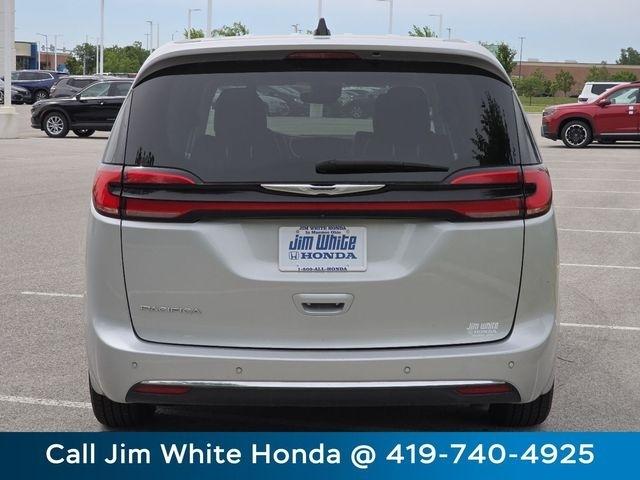 Chrysler Pacifica Touring L 2024