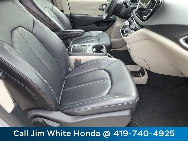 Chrysler Pacifica Touring L 2024