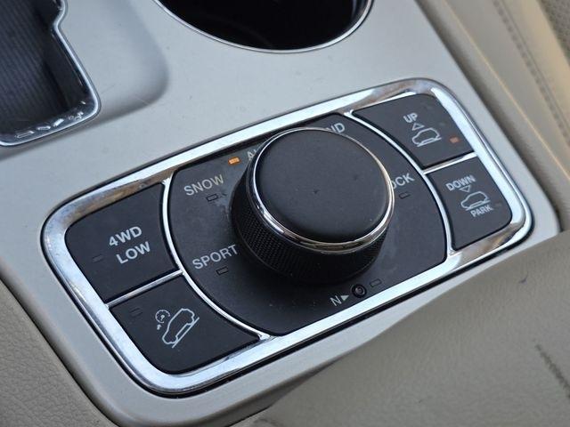 Jeep Grand Cherokee Overland 4WD 2011