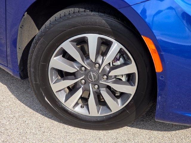 Chrysler Pacifica Hybrid Touring L 2021