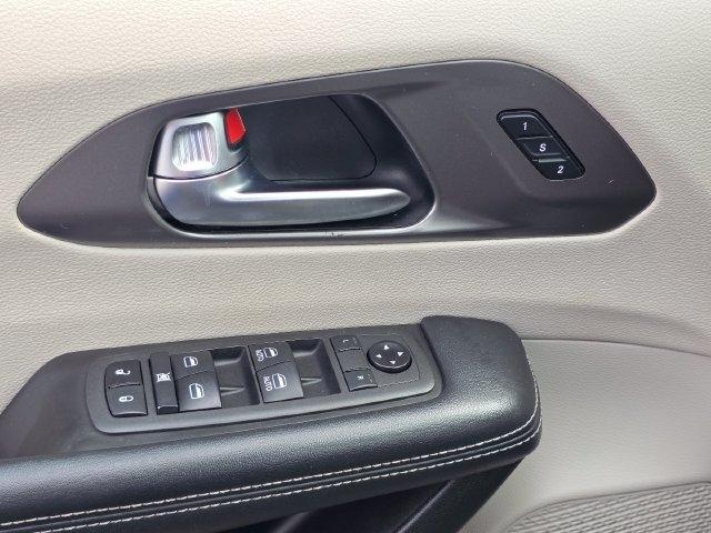 Chrysler Pacifica Hybrid Touring L 2021