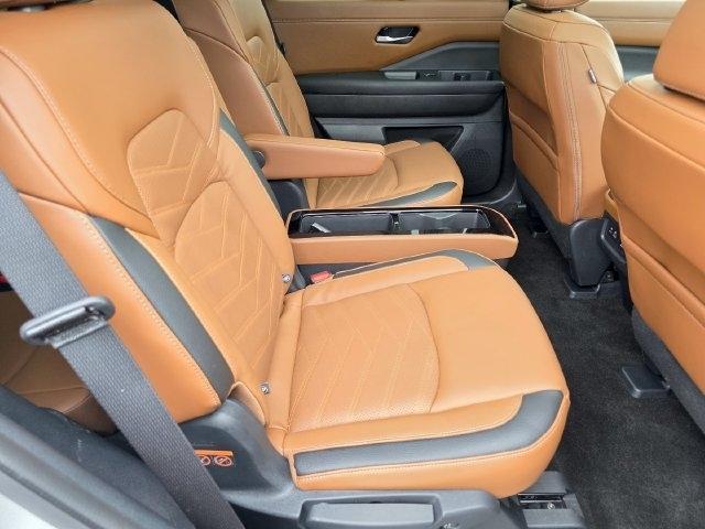 Nissan Pathfinder Platinum 4WD 2023