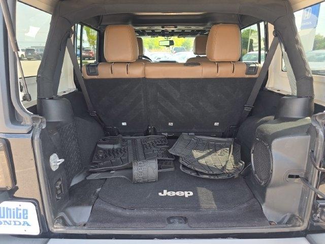 Jeep Wrangler Unlimited Sahara 4WD 2014