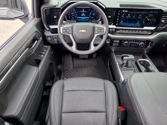 Chevrolet Silverado 1500 LTZ Crew Cab 4WD 2026