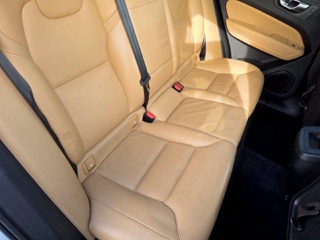 Volvo XC60 T5 Momentum AWD 2020