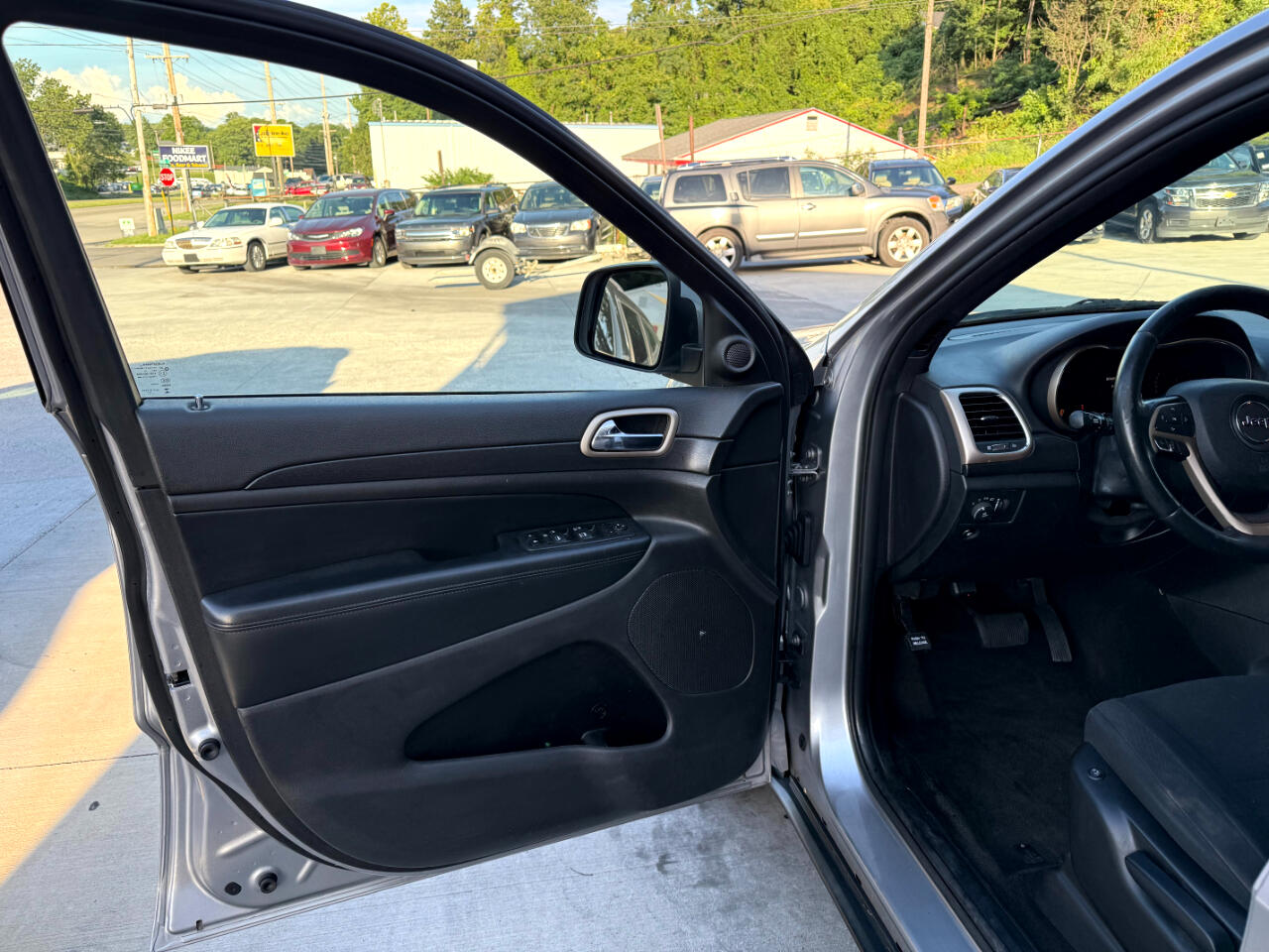 Jeep Grand Cherokee Laredo 4WD 2015 Jeep Grand Cherokee Laredo 4WD 2015