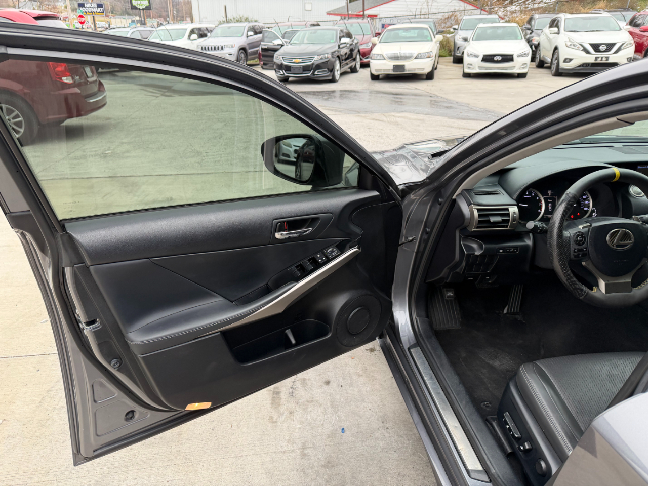 Lexus IS 300 AWD 2016