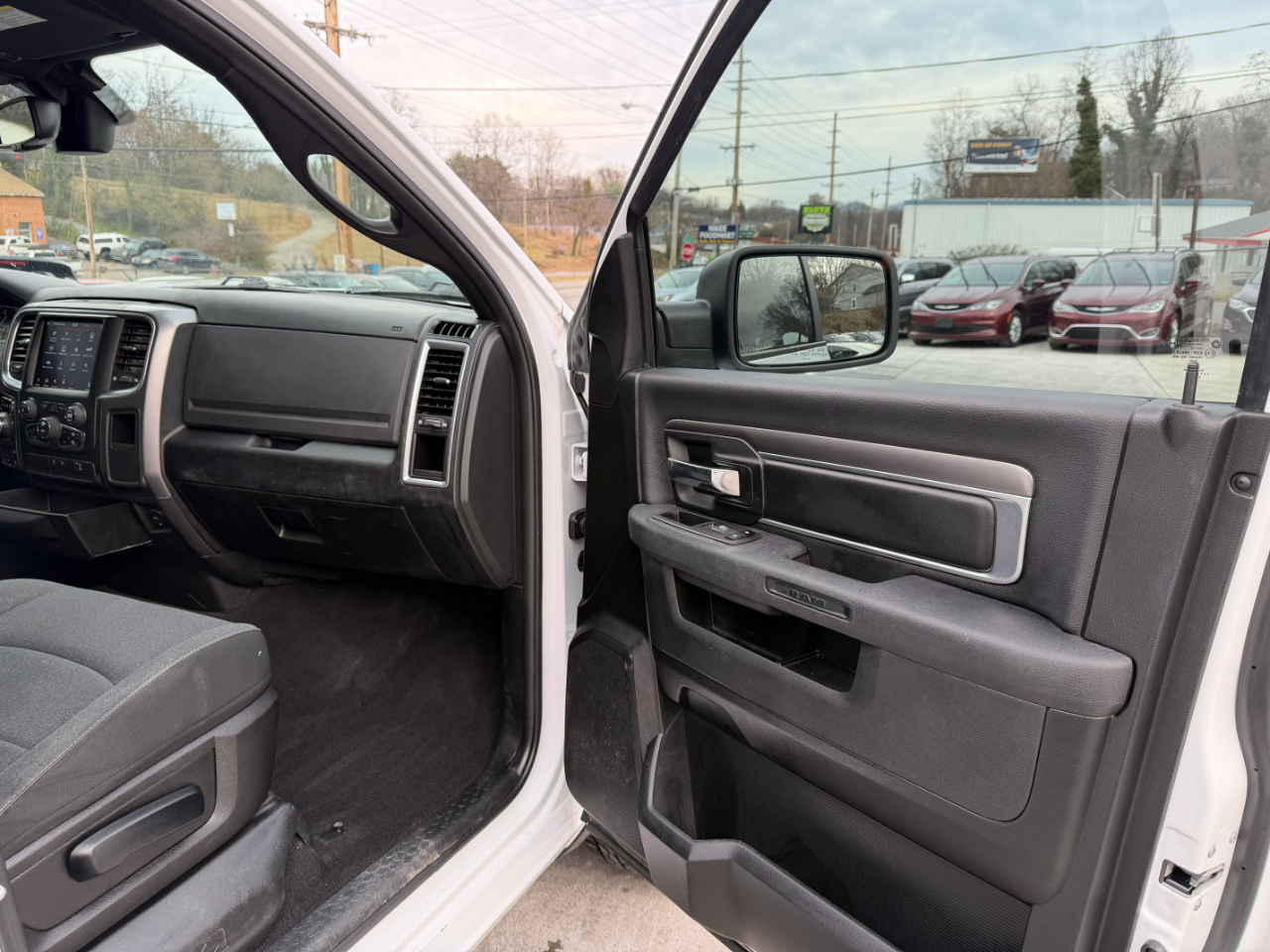 RAM 1500 Classic Tradesman Quad Cab 4WD 2021