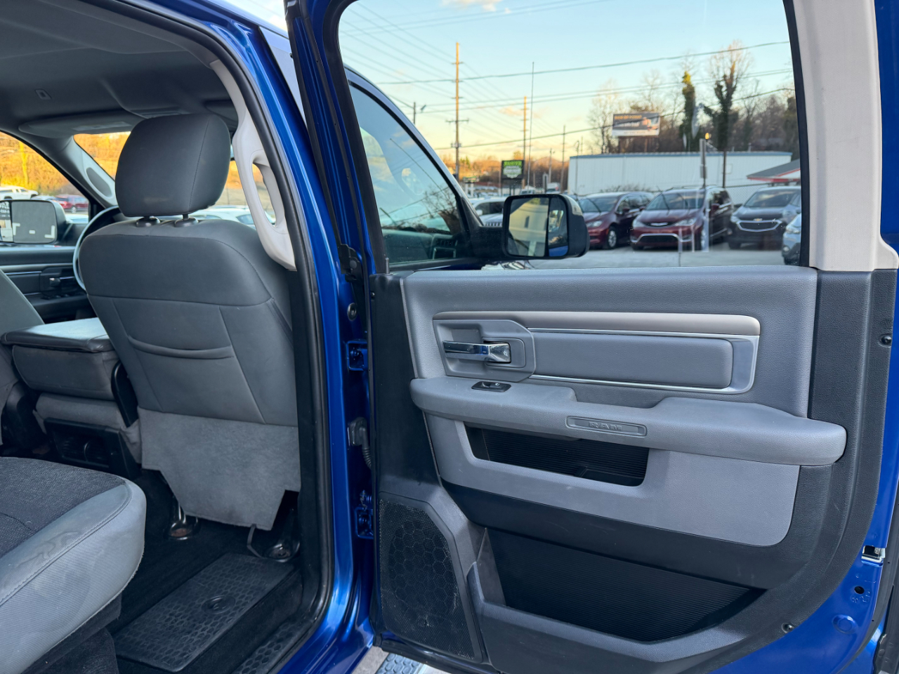 RAM 1500 SLT Crew Cab LWB 4WD 2017