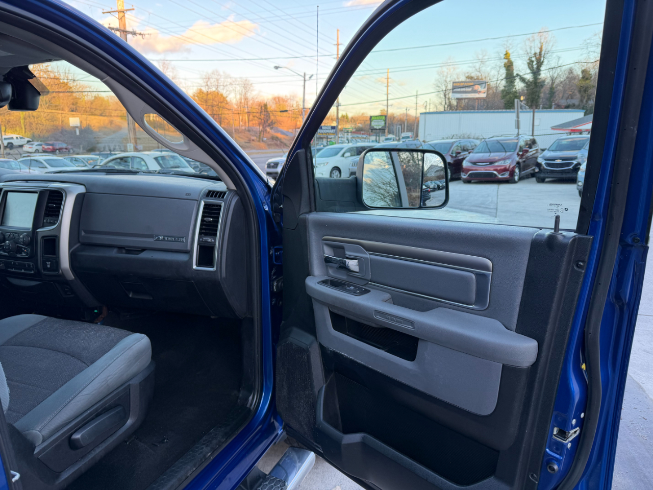 RAM 1500 SLT Crew Cab LWB 4WD 2017