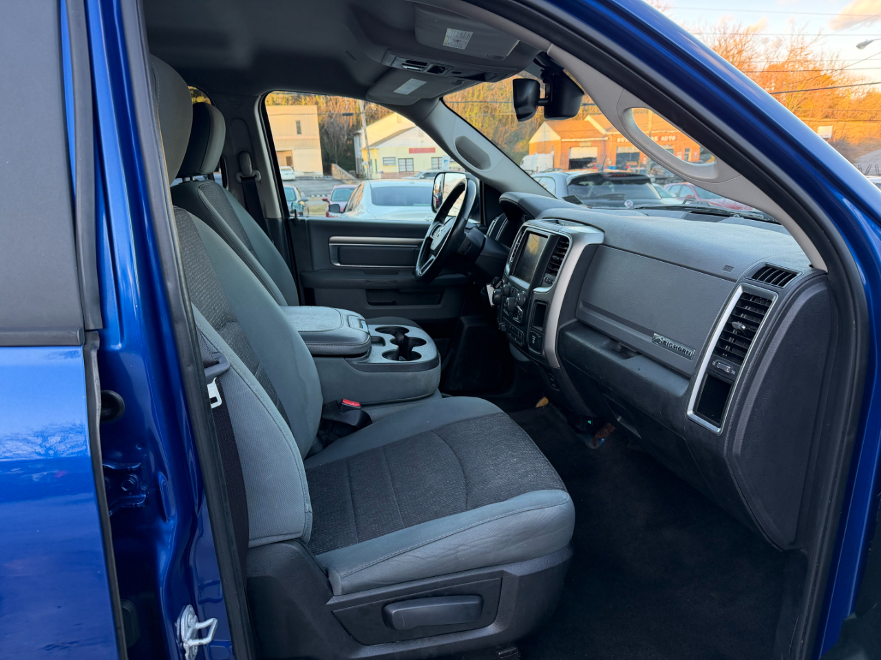 RAM 1500 SLT Crew Cab LWB 4WD 2017