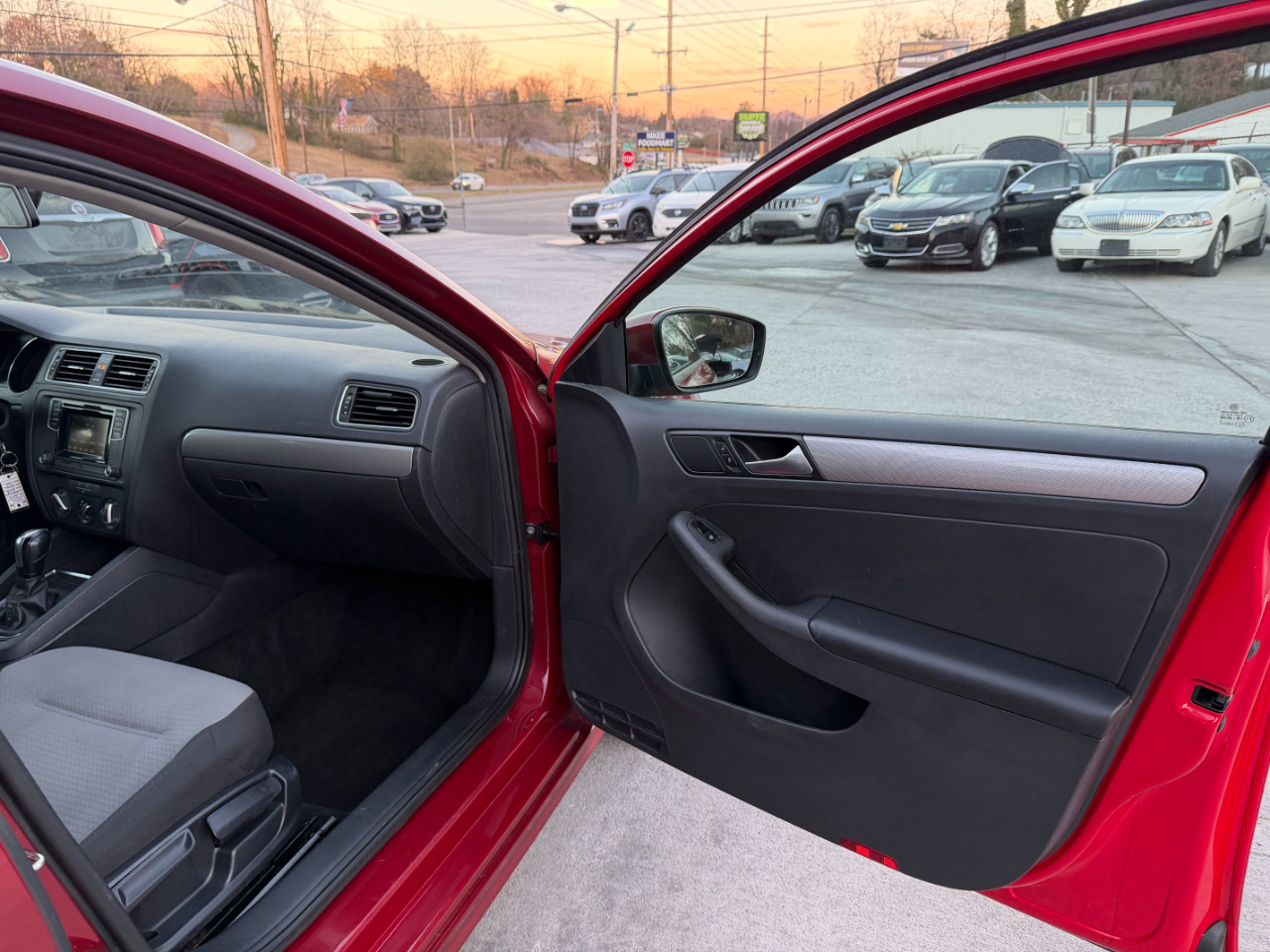 Volkswagen Jetta 1.4T S 6A 2017