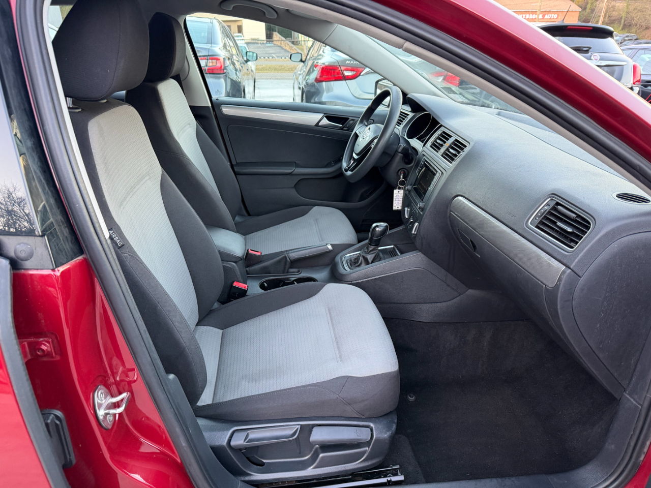 Volkswagen Jetta 1.4T S 6A 2017