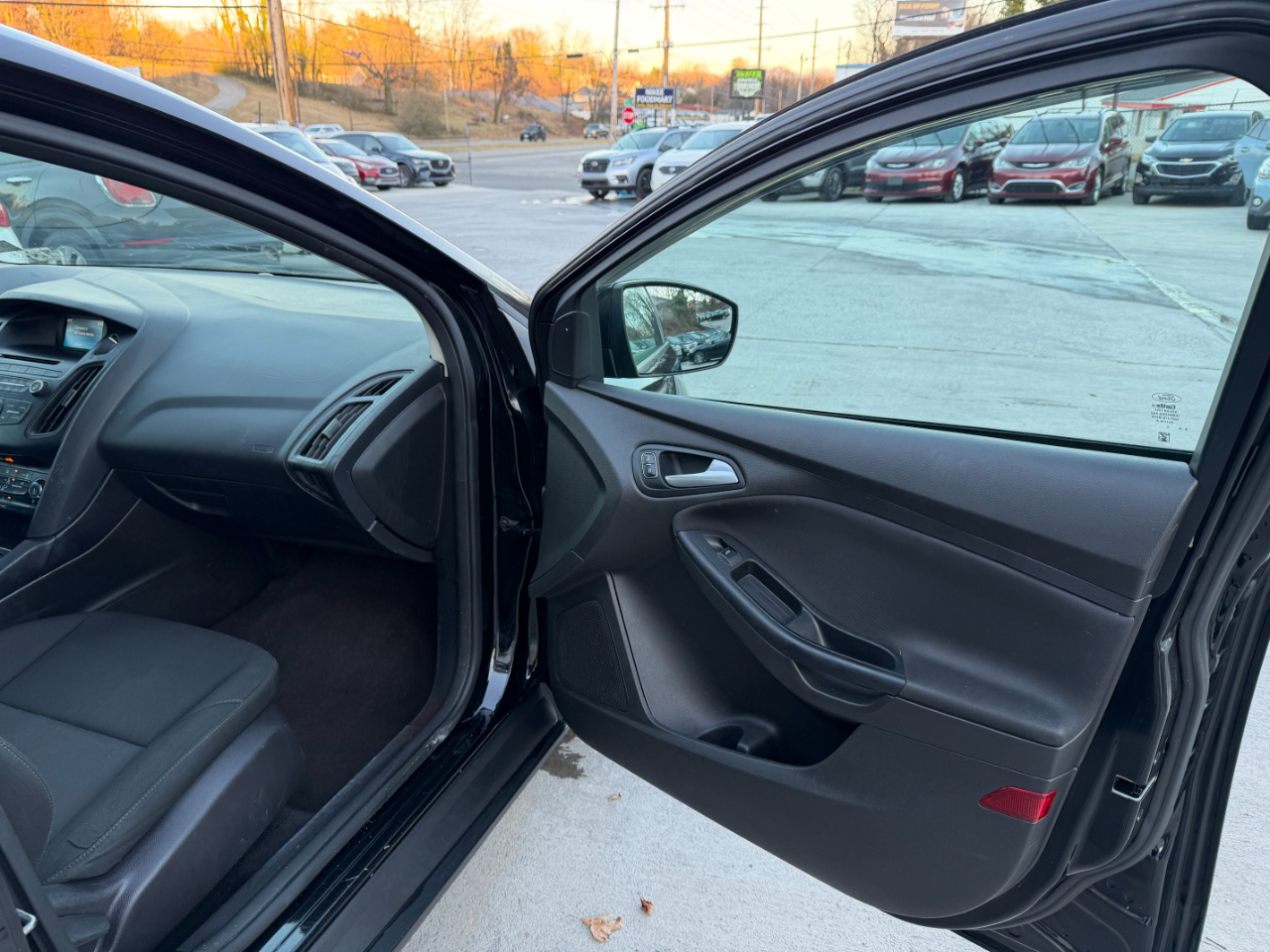 Ford Focus SE Sedan 2016