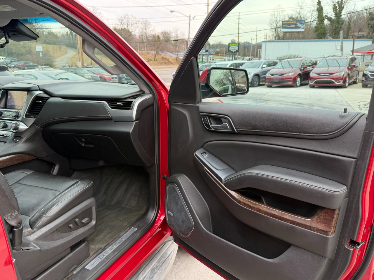 Chevrolet Suburban LT 1500 4WD 2015