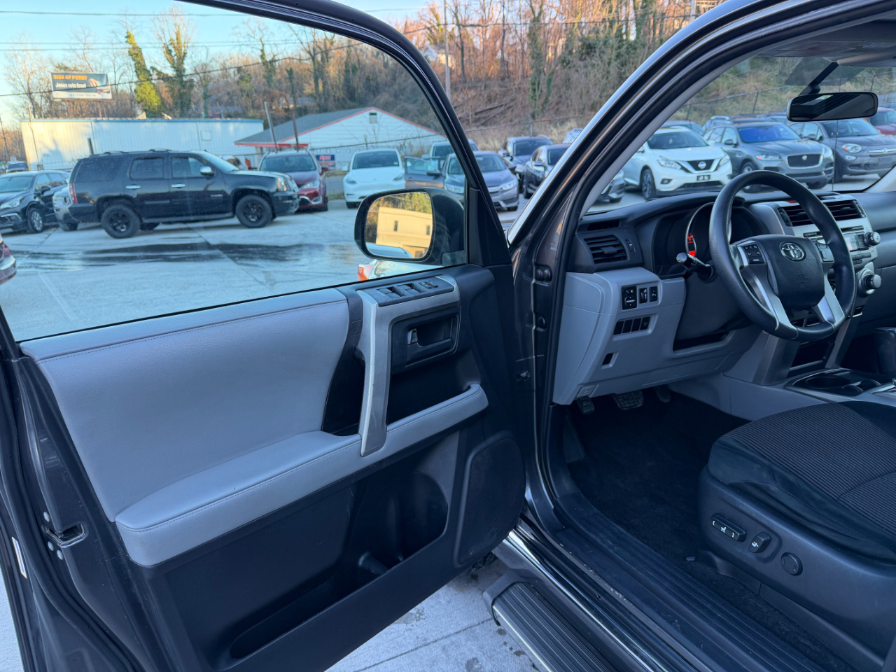 Toyota 4Runner SR5 2WD 2011