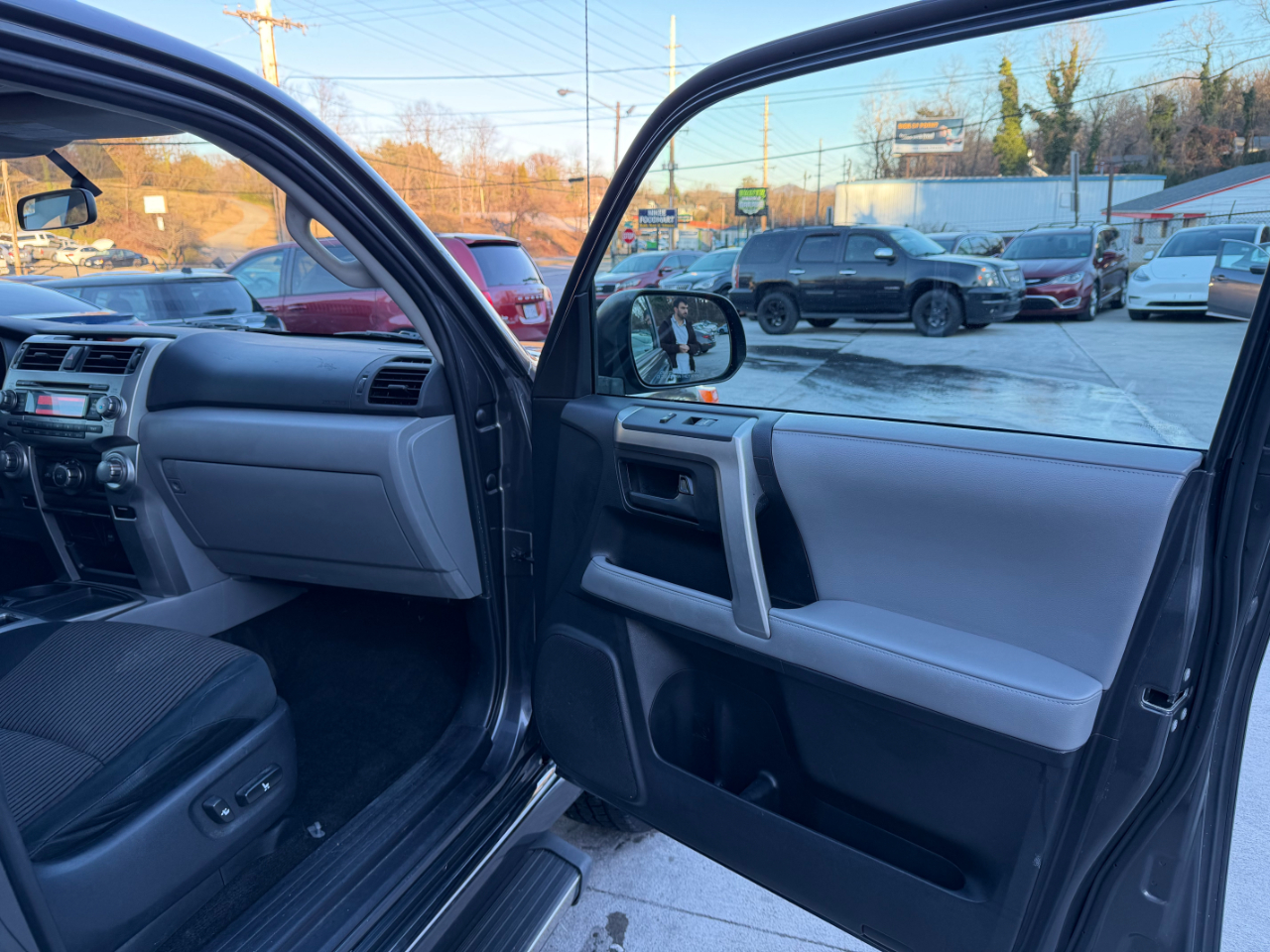 Toyota 4Runner SR5 2WD 2011