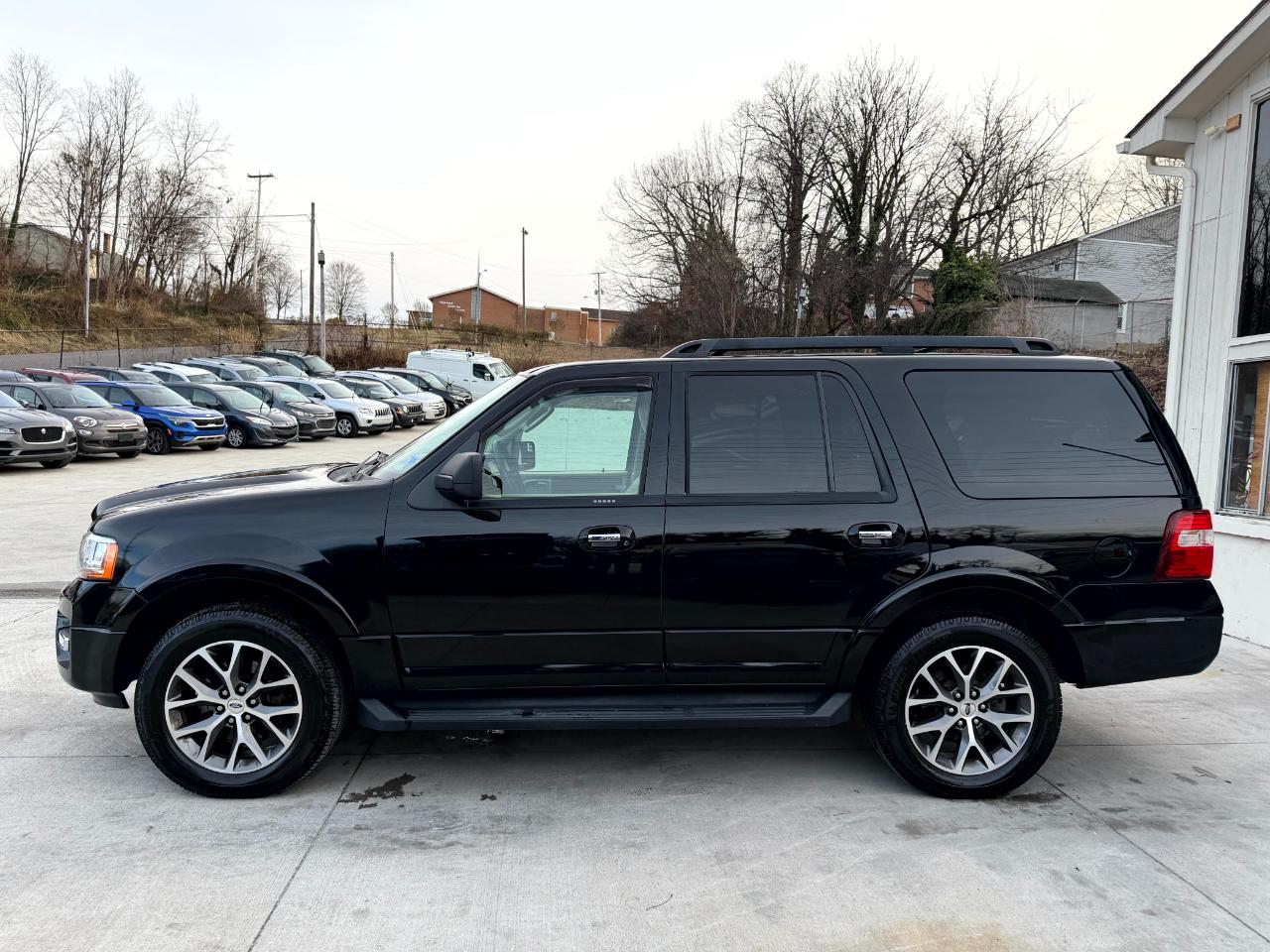 Ford Expedition XLT 4WD 2017