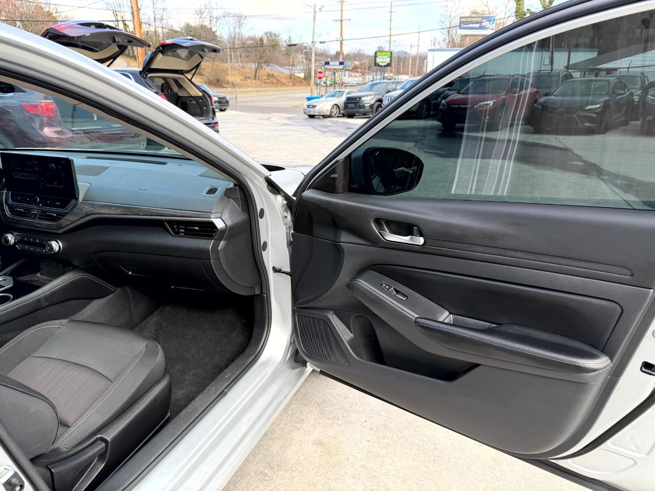 Nissan Altima 2.5 SV 2024