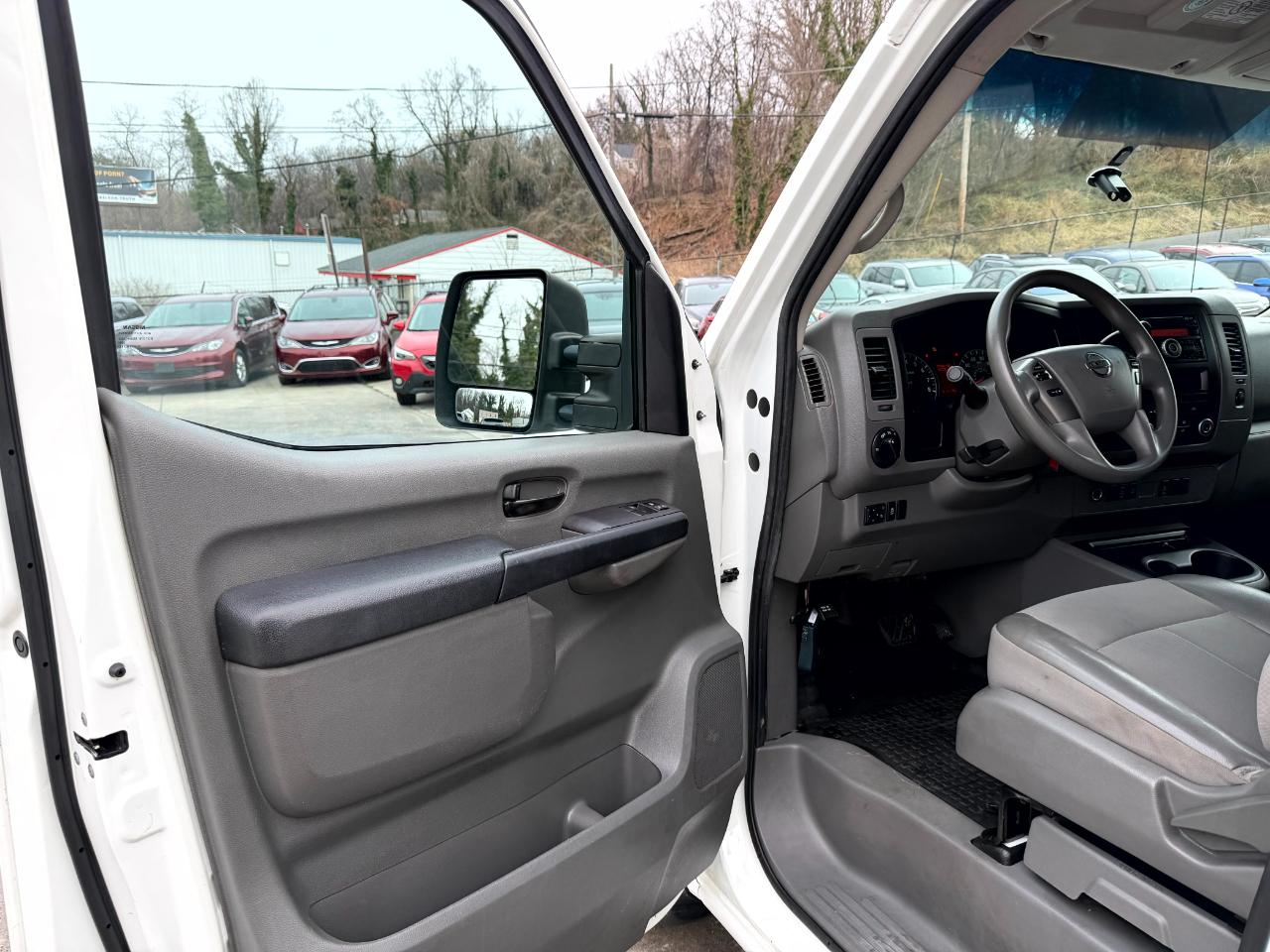 Nissan NV Cargo 3500 HD SV 2016