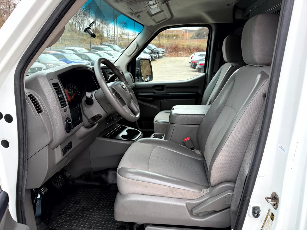 Nissan NV Cargo 3500 HD SV 2016