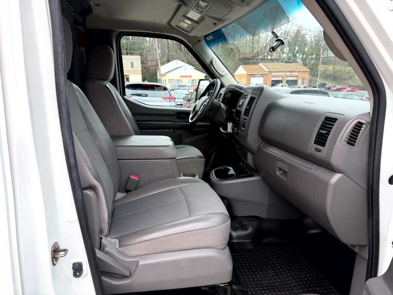 Nissan NV Cargo 3500 HD SV 2016