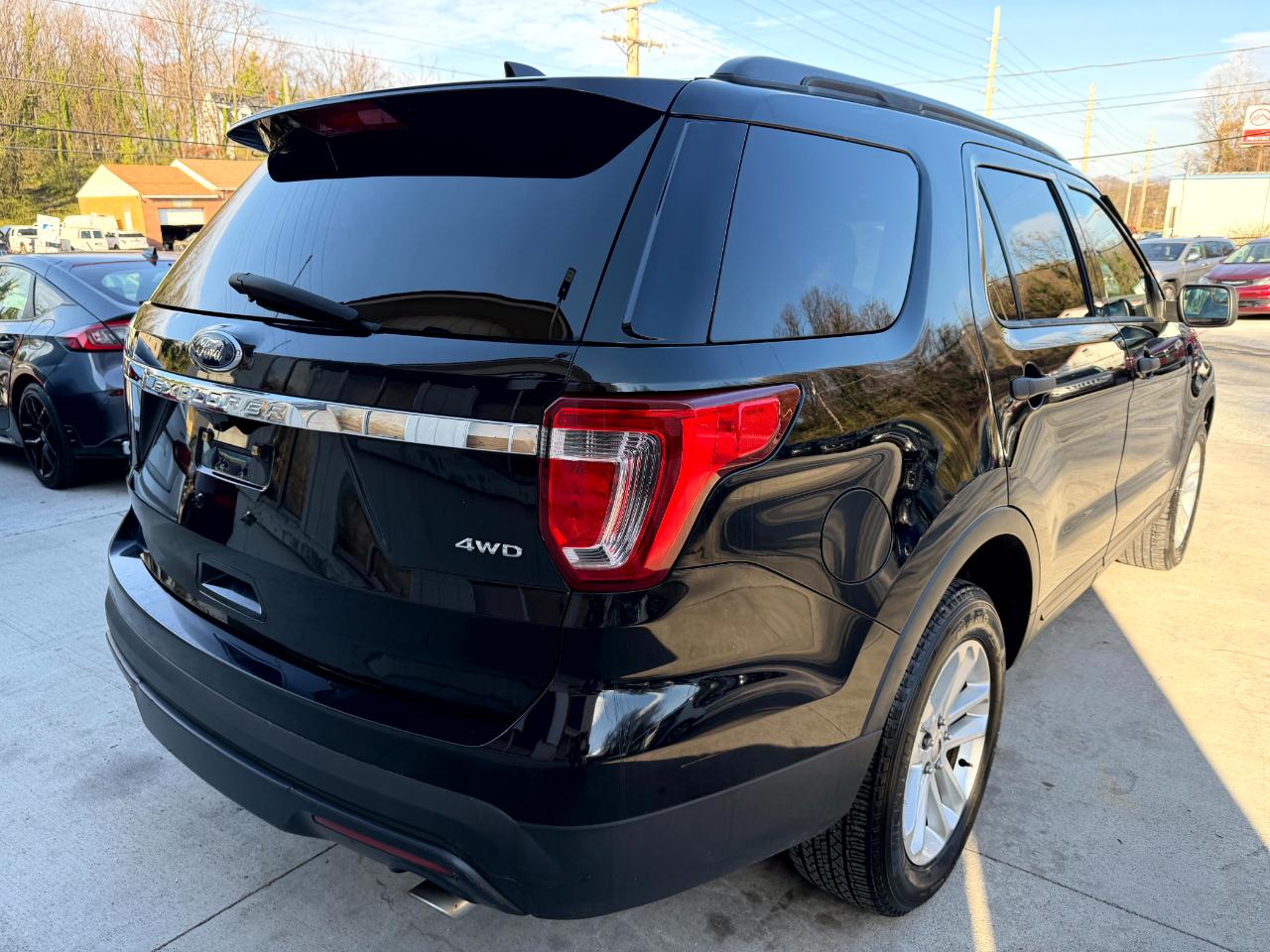 Ford Explorer Base 4WD 2016