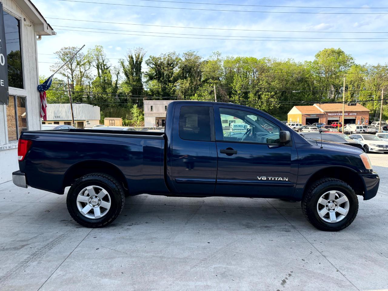 Nissan Titan XE King Cab 4WD SWB 2010