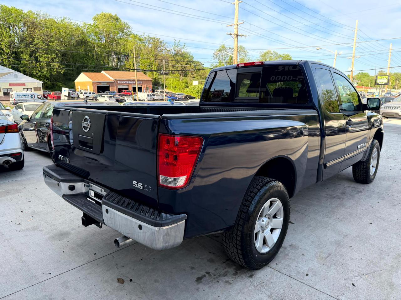 Nissan Titan XE King Cab 4WD SWB 2010