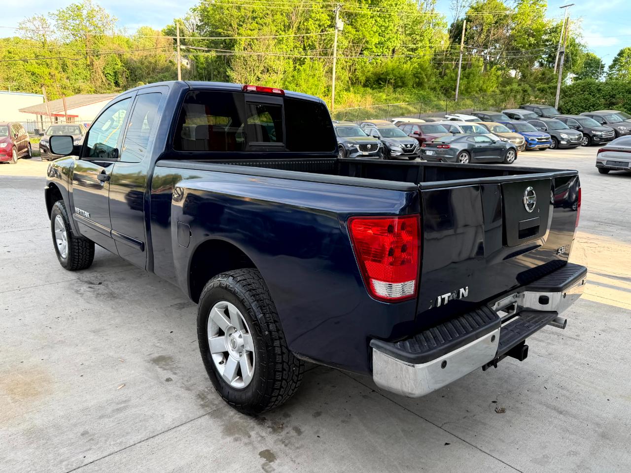 Nissan Titan XE King Cab 4WD SWB 2010