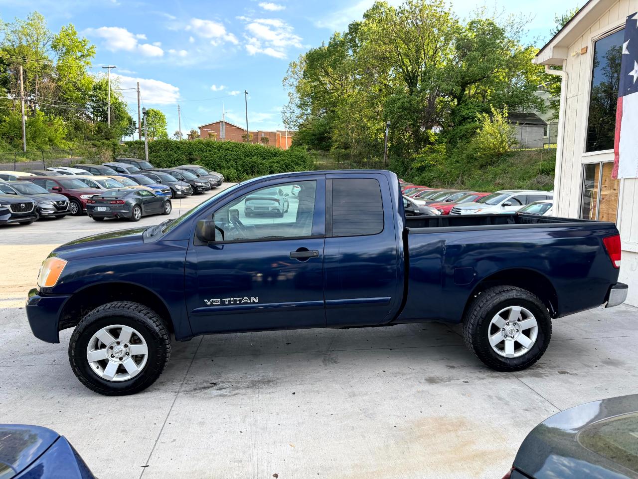 Nissan Titan XE King Cab 4WD SWB 2010