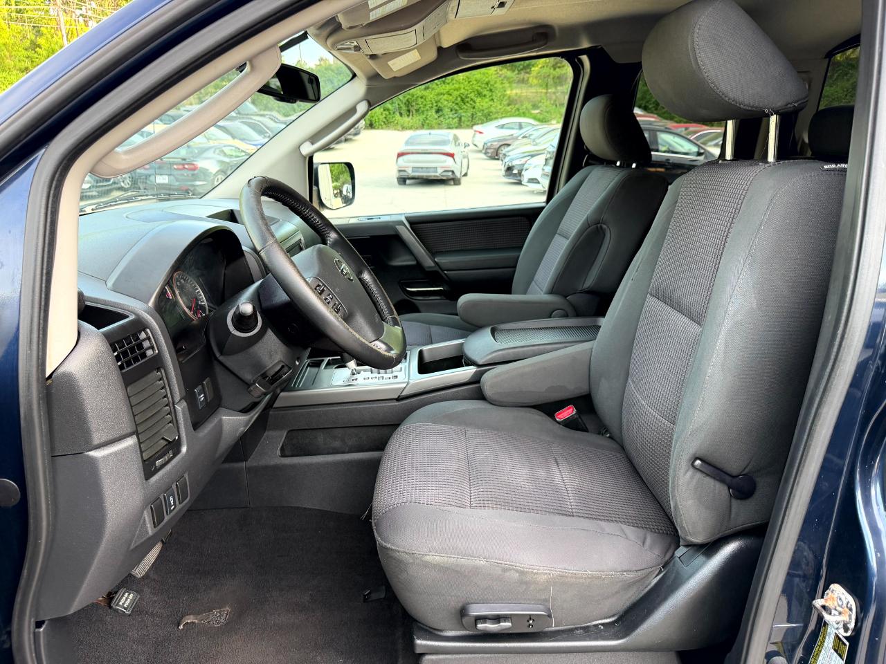 Nissan Titan XE King Cab 4WD SWB 2010