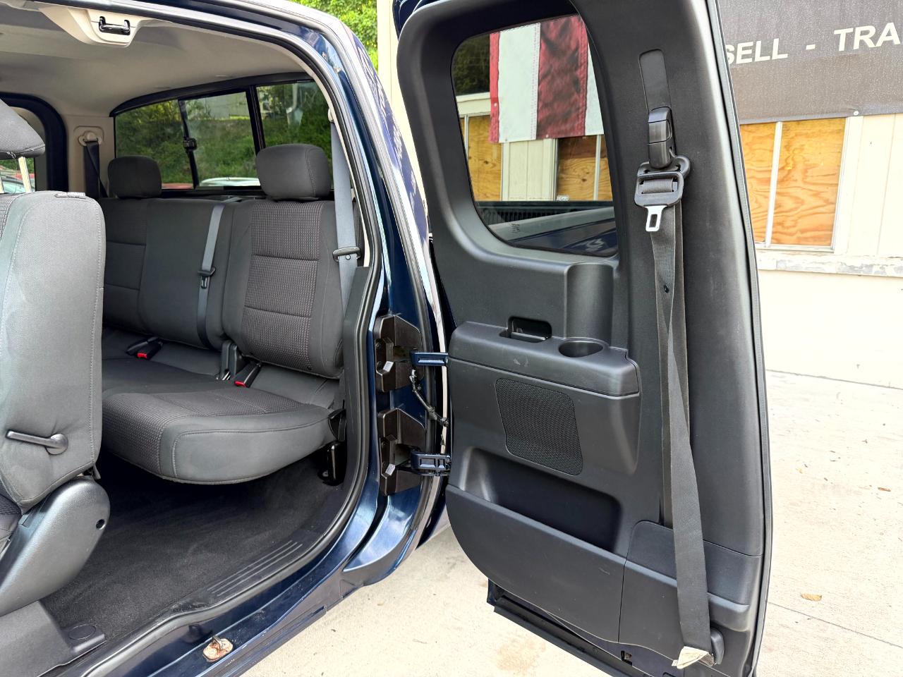 Nissan Titan XE King Cab 4WD SWB 2010