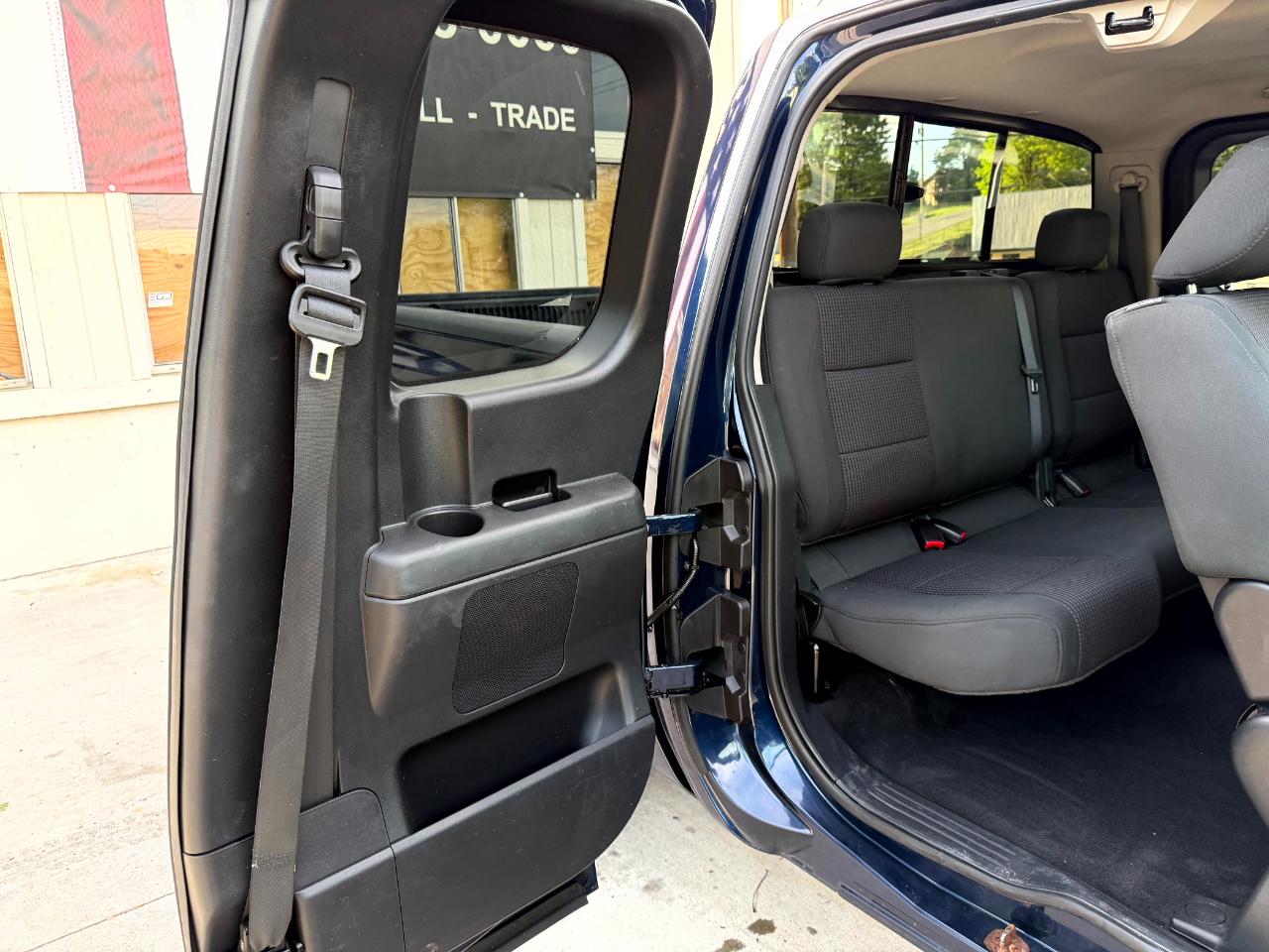 Nissan Titan XE King Cab 4WD SWB 2010