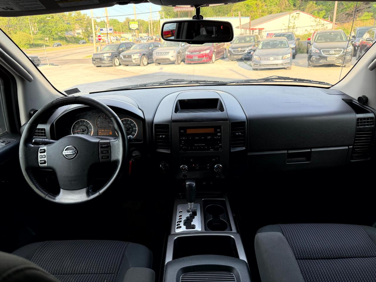 Nissan Titan XE King Cab 4WD SWB 2010