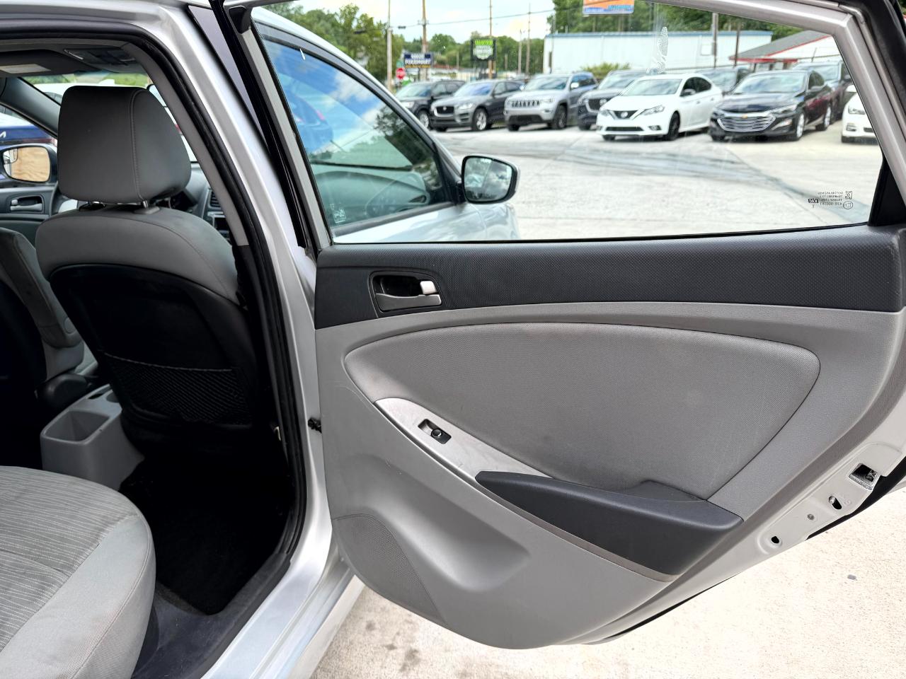 Hyundai Accent GLS 4-Door 6A 2015