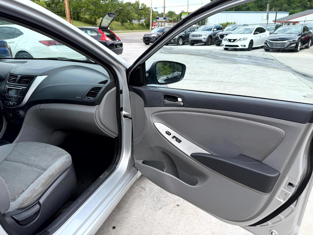 Hyundai Accent GLS 4-Door 6A 2015