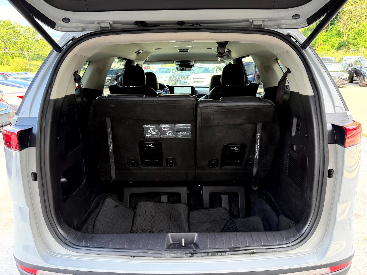 Kia Carnival EX 2023