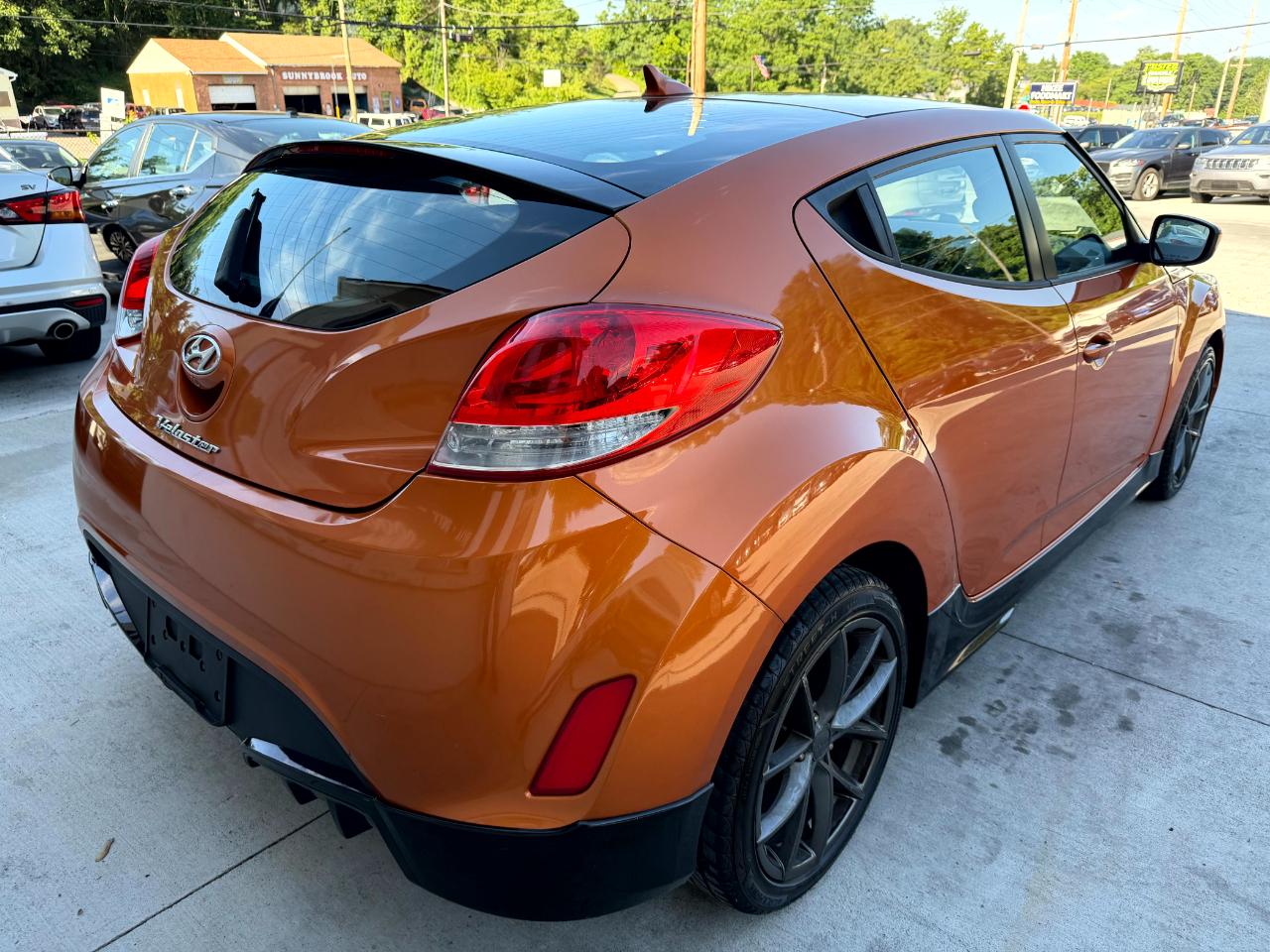 Hyundai Veloster Base 6AT 2016