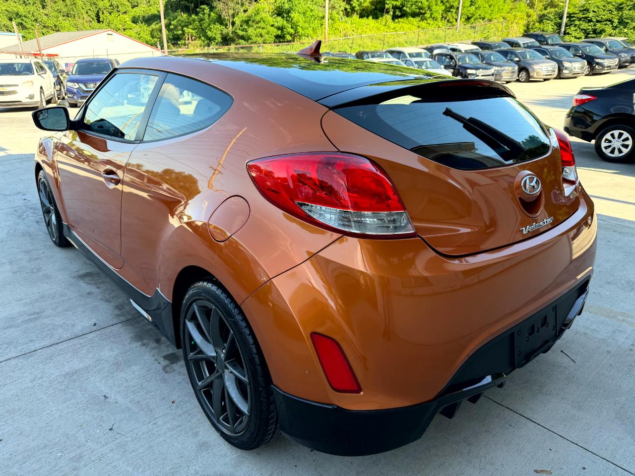 Hyundai Veloster Base 6AT 2016