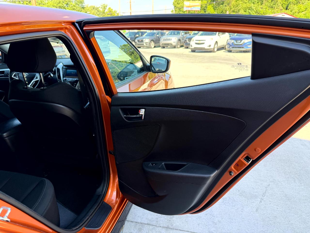 Hyundai Veloster Base 6AT 2016