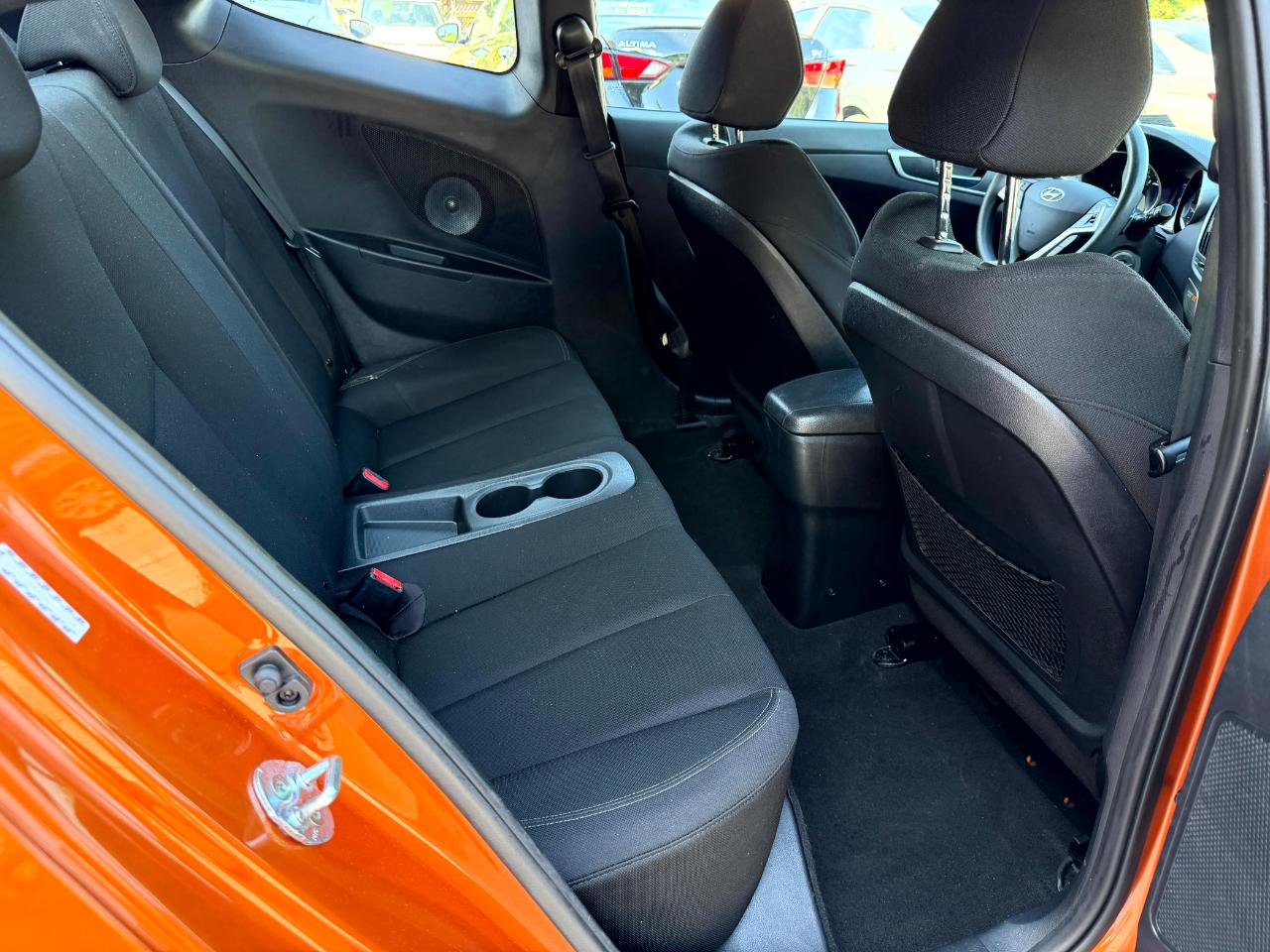 Hyundai Veloster Base 6AT 2016