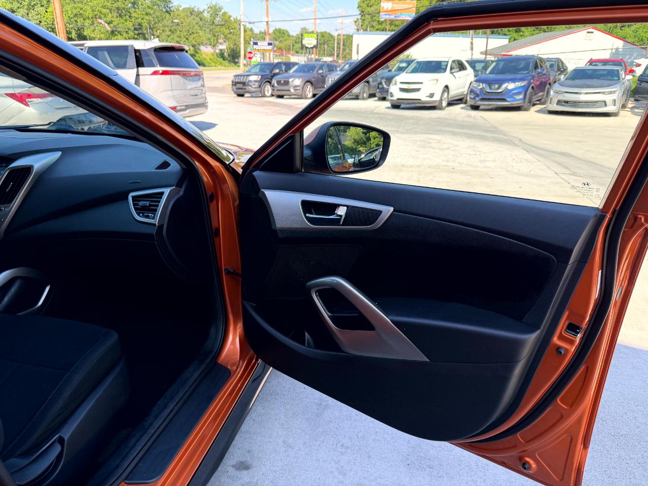 Hyundai Veloster Base 6AT 2016