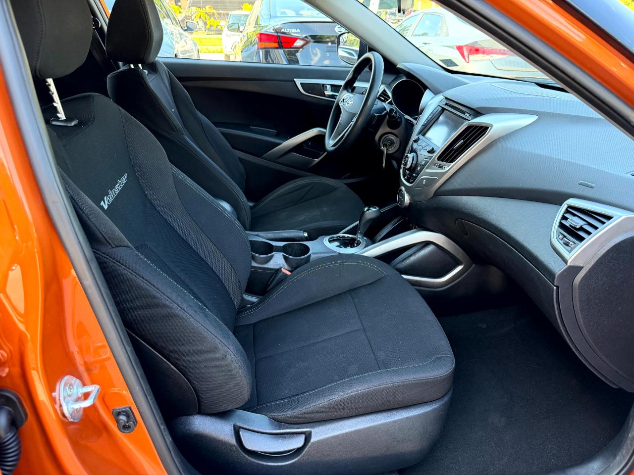 Hyundai Veloster Base 6AT 2016